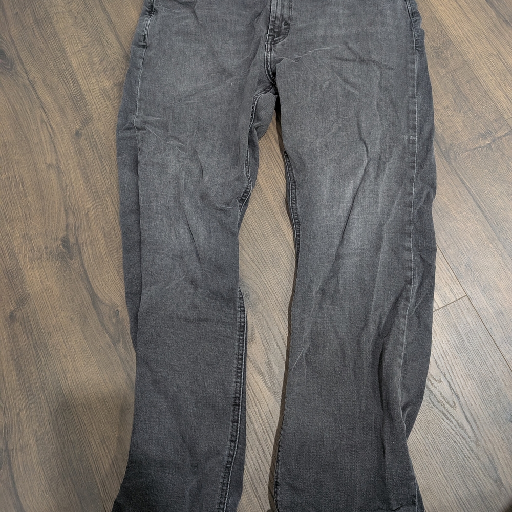 Wrangler Men's Charcoal Relaxed Jeans